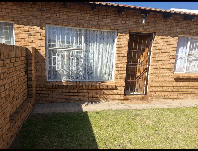 2 BEDROOM SECTIONAL TITLE FOR SALE IN FINSBURY